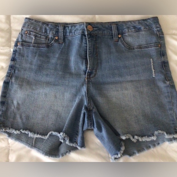 Seven7 jean shorts - Picture 2 of 5
